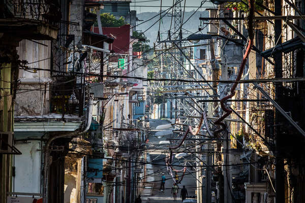  Overhead cables, Centro Habana