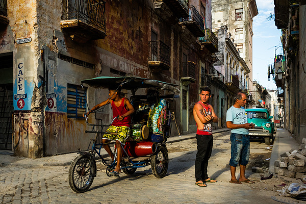 Tuc Tuc with Tom Toms, San Ignacio, La Habana Vieja